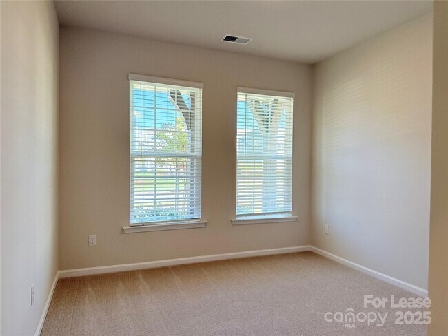 Building Photo - 6436 Fairfax Ct