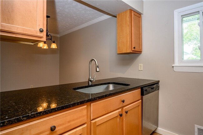 Building Photo - 808 Eastbrooke Ln