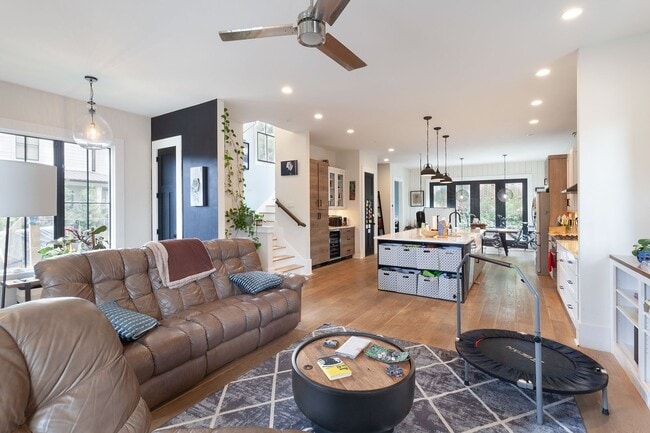 Building Photo - Stunning 4/3.5 Home in Highly Sought-After Area w/ 1300 Sq Ft of Outdoor Space!