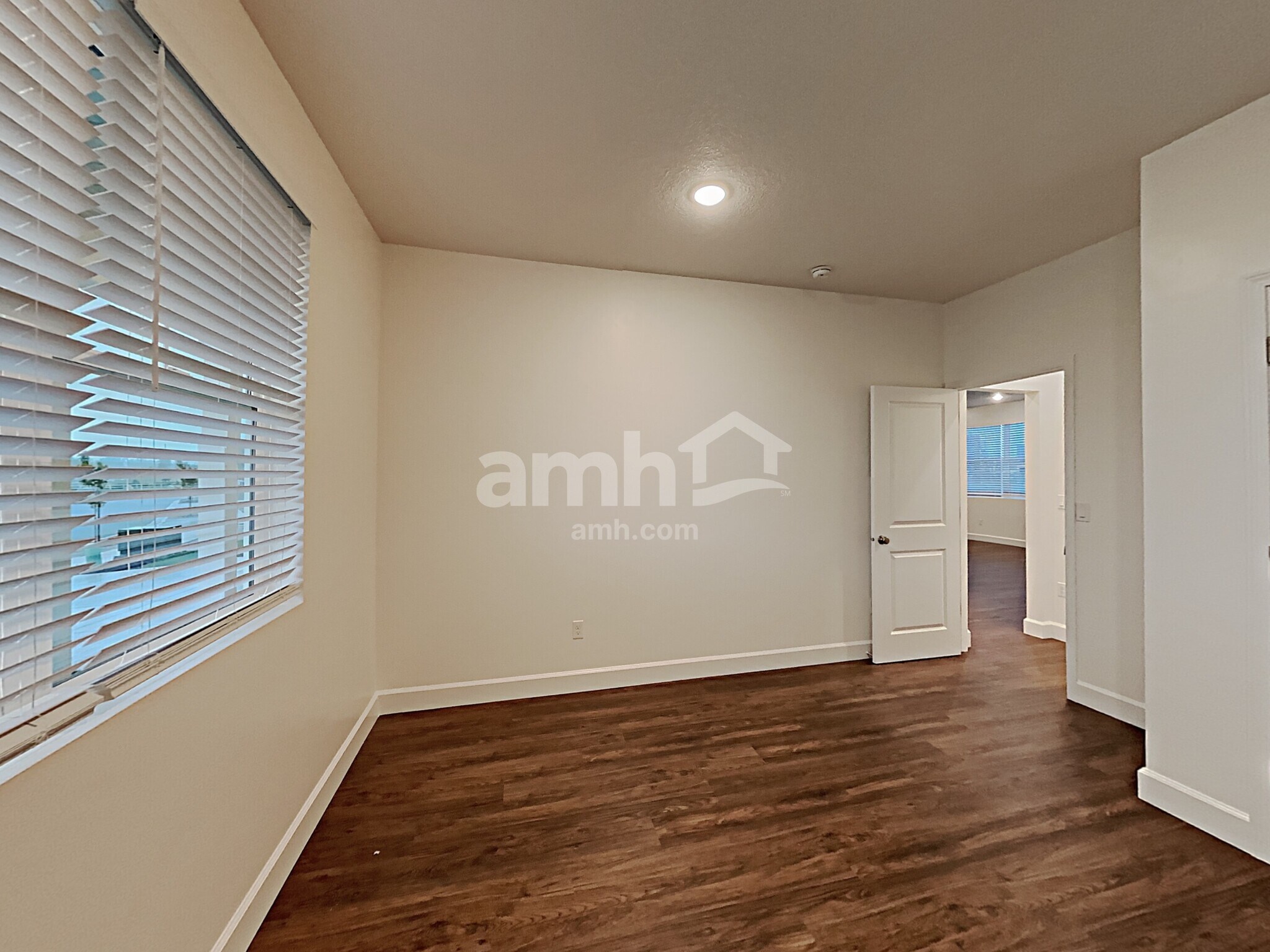 Building Photo - 1338 E White St