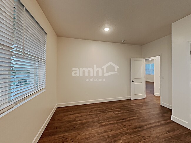 Building Photo - 1338 E White St