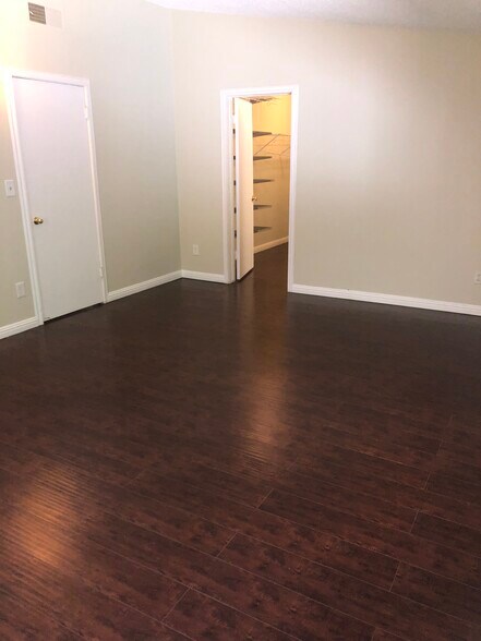 Building Photo - 4541 Collett Ave
