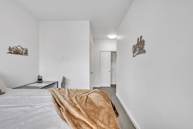 Building Photo - 305 E Front St