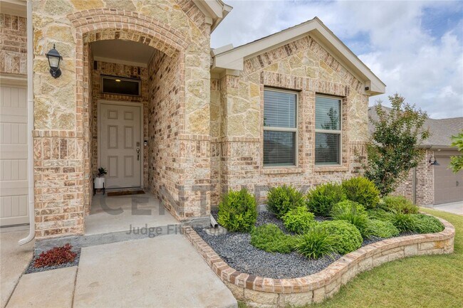 Building Photo - 1825 Agarito Dr