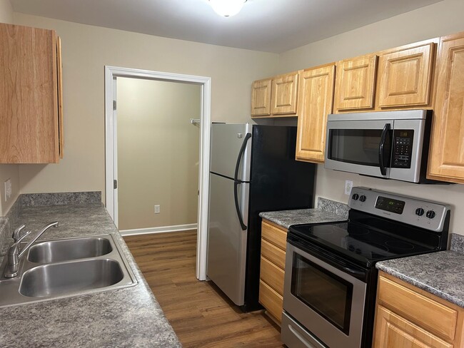 Building Photo - 2 Bed | 2 Bath Condo by Monkey Junction! M...