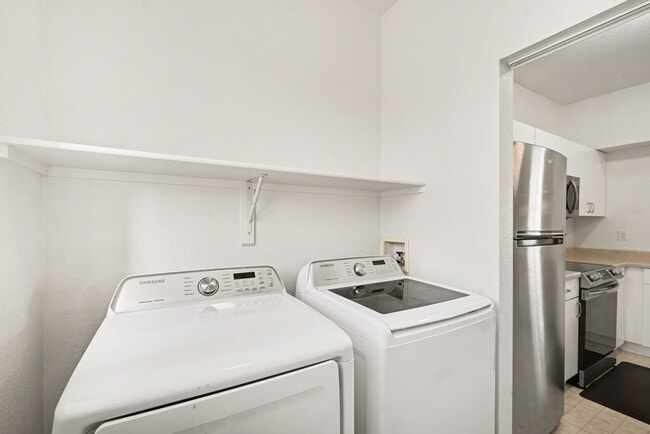 Building Photo - 6412 Silver Mesa Dr