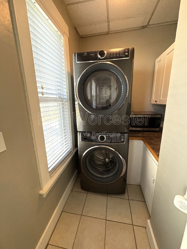 Building Photo - 27 June St