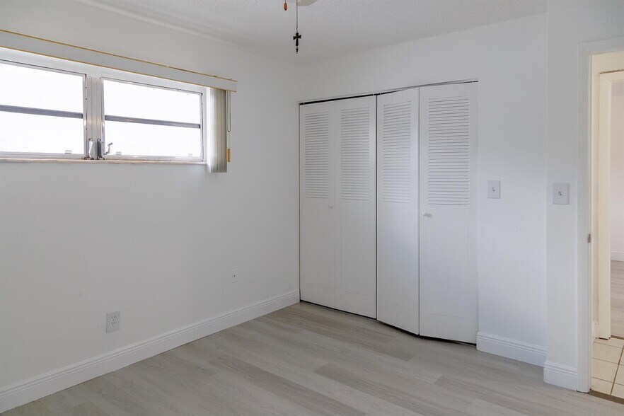 Building Photo - 6211 SW 37th St