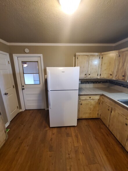 Building Photo - 2420 Bradford St