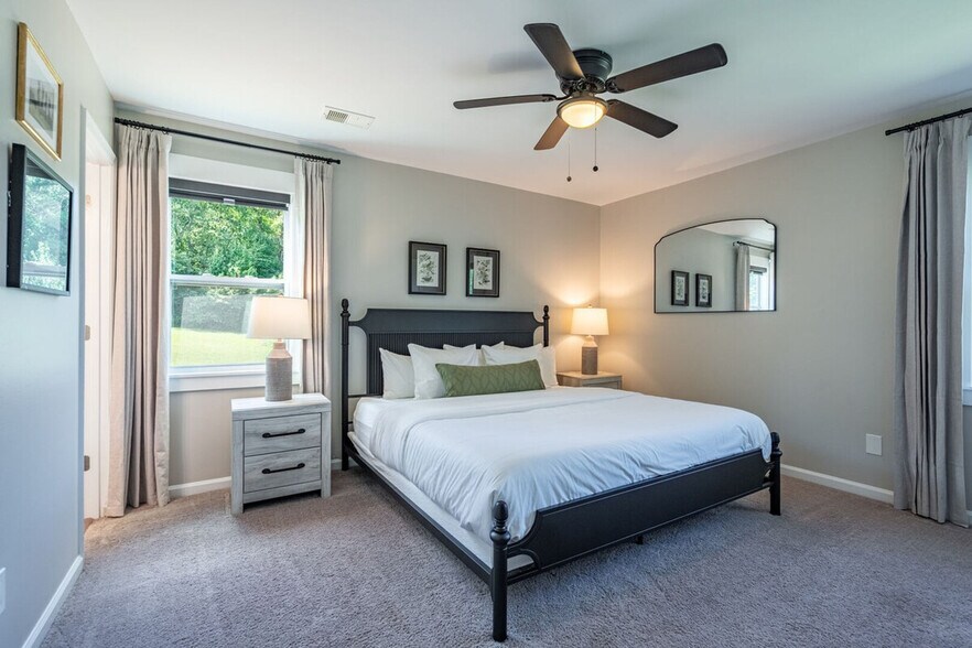 Building Photo - 25 Jennifer Ln