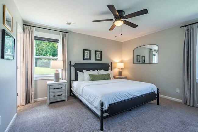 Building Photo - 25 Jennifer Ln