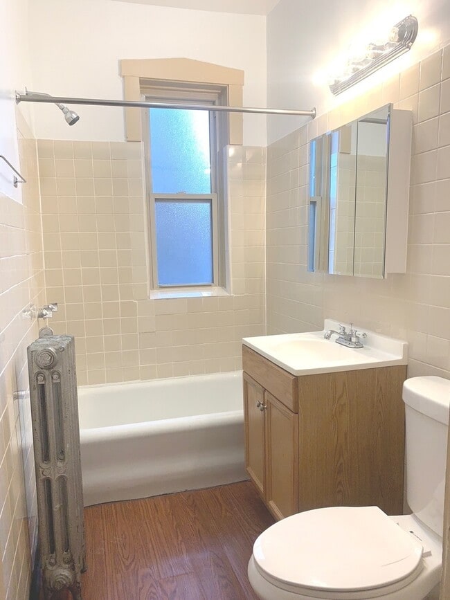 Building Photo - 836 W Sunnyside Ave