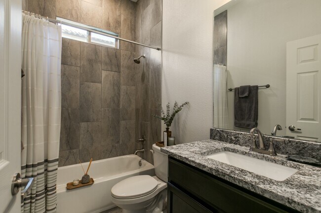 Building Photo - 2039 Lobo Trot Ct SE
