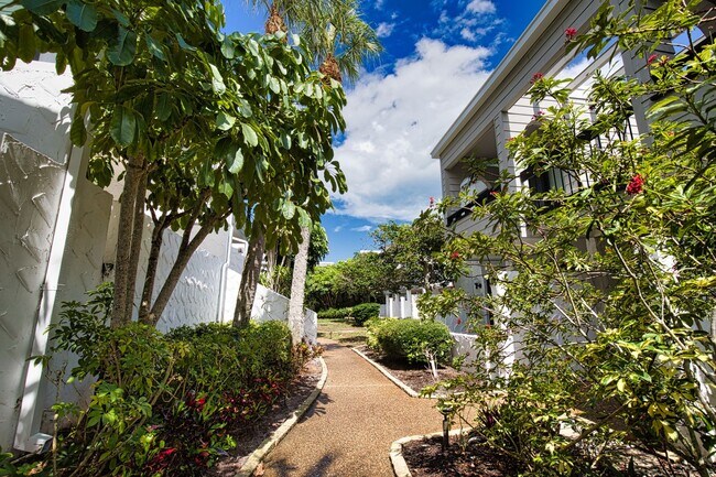 Building Photo - 1555 Tarpon Center Dr