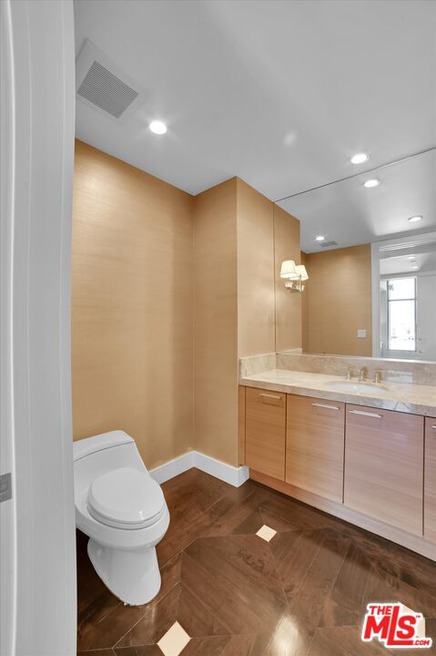 Building Photo - 10776 Wilshire Blvd