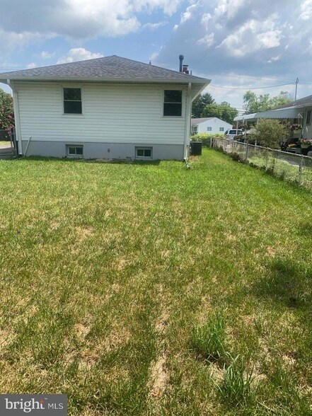 Building Photo - 6215 Auth Rd