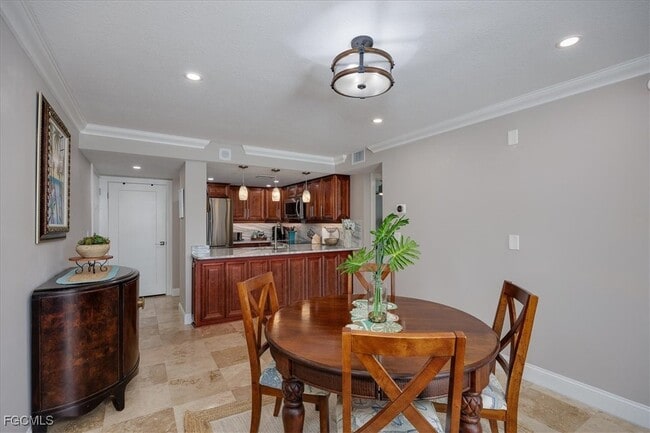 Building Photo - 2885 Palm Beach Blvd