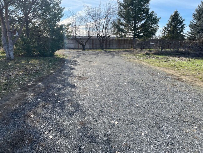 Building Photo - In The Country But Near Town!! With A Shop!!