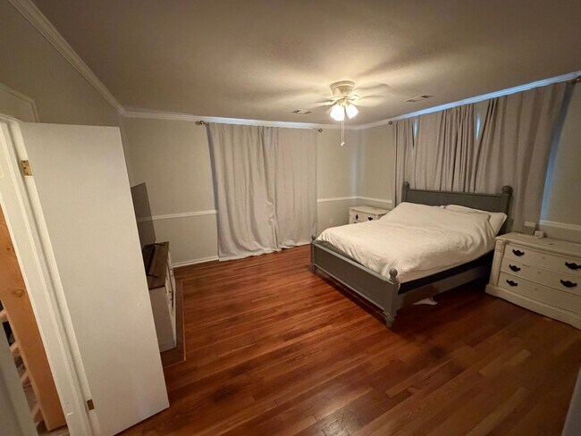 Building Photo - 3 bed 2 bath in Historic Downtown Troy