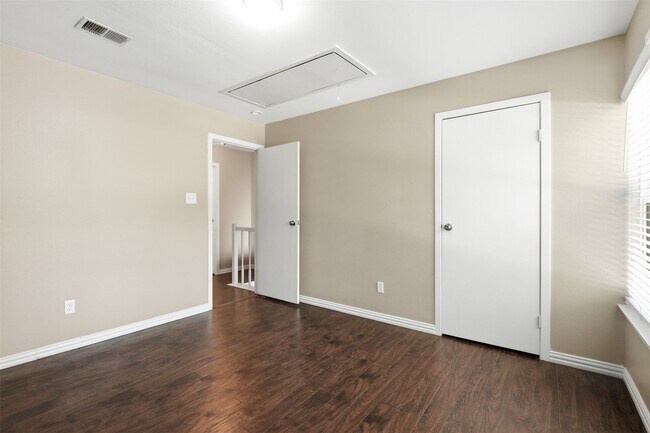 Building Photo - 971 N Red Cedar Cir