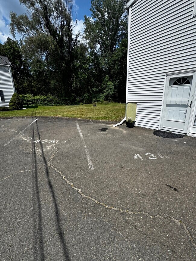 Building Photo - 43 Plumtrees Rd
