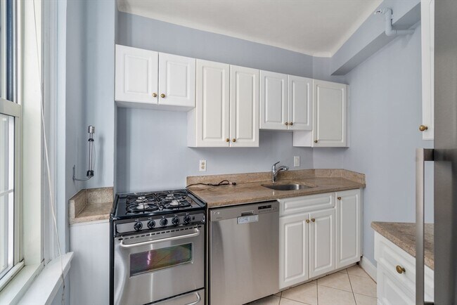 Building Photo - 1450-1454-1454 Beacon St
