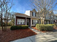 Building Photo - 2 Bedroom 2.5 Bath Furnished Townhome in Beresford Commons