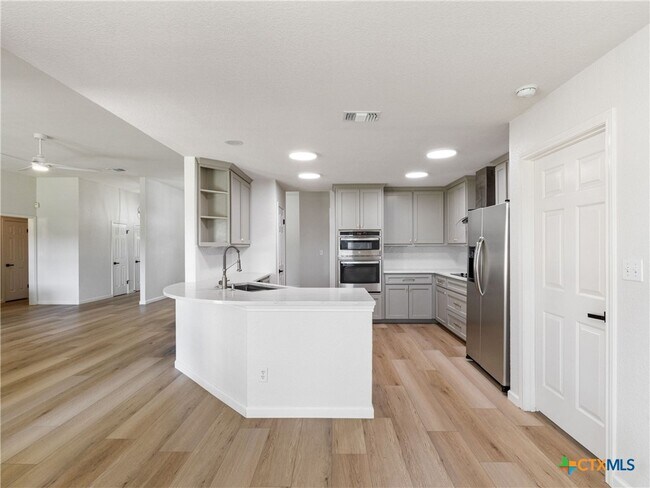 Building Photo - 1625 Sunnybrook Dr