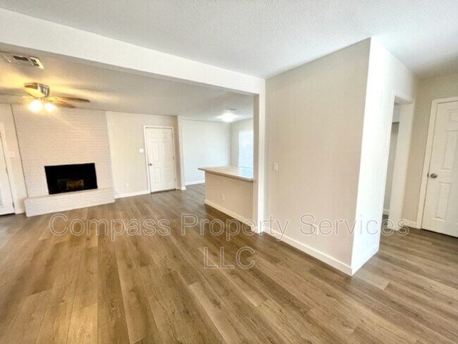 Building Photo - 501 Karnes Dr