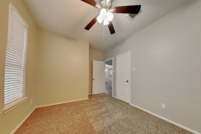 Building Photo - 1731 Red Oak Terrace