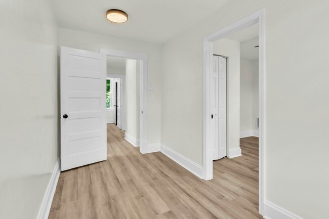 Building Photo - 2220 Hayson Ave
