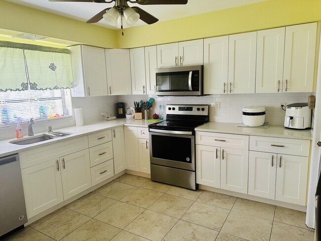 Building Photo - 4964 Eaglewood Rd