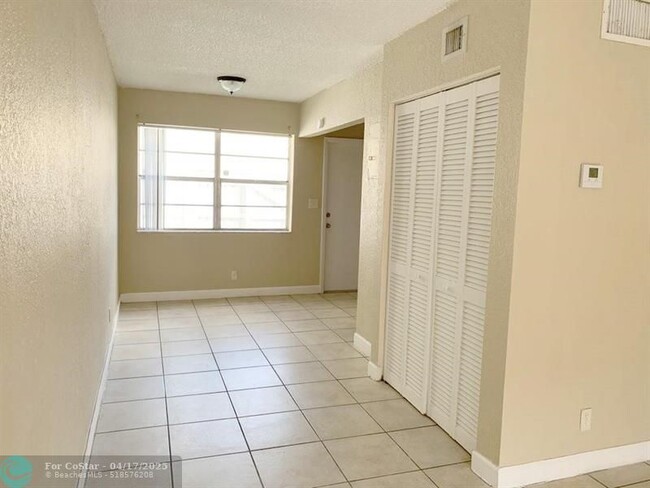 Building Photo - 4653 NW 9th Dr
