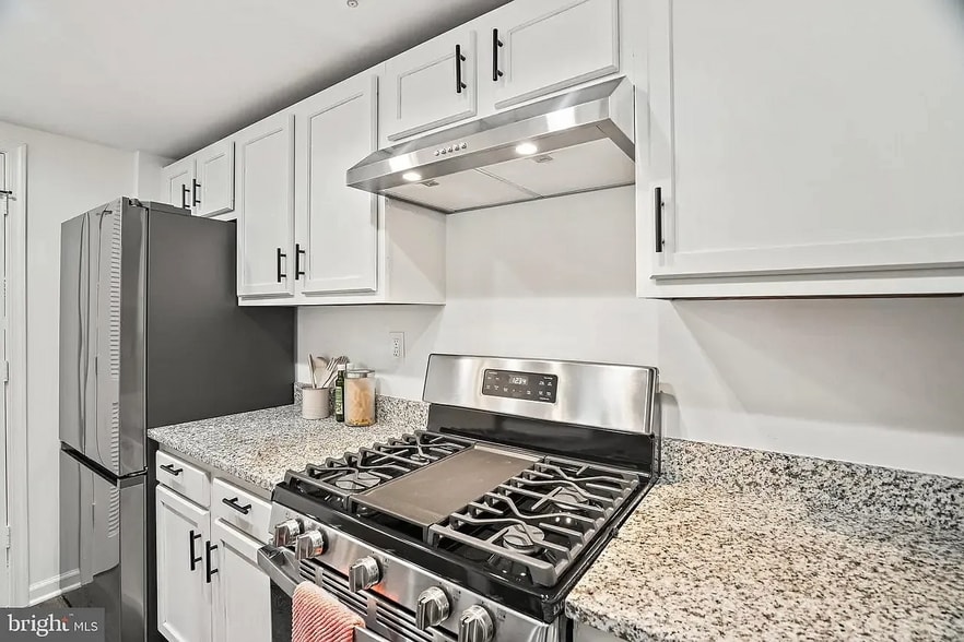 Building Photo - 1240 Holbrook Ter NE