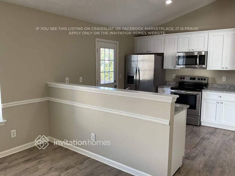 Building Photo - 301 Summer Hill Cir