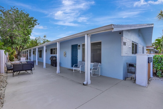 Building Photo - 3208 Marine Dr
