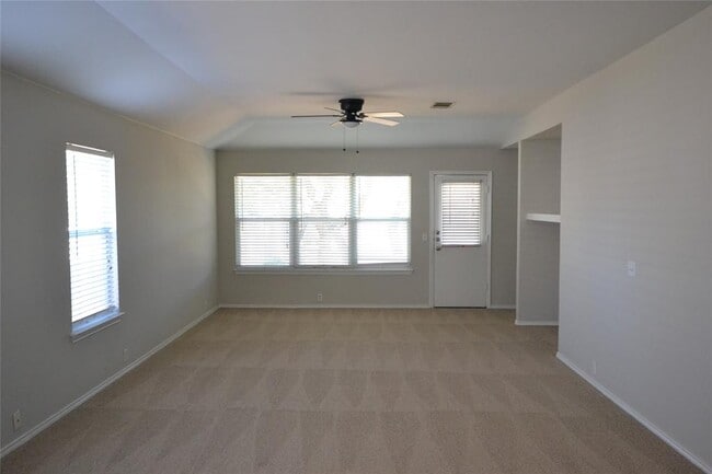 Building Photo - 2106 Kane Cove