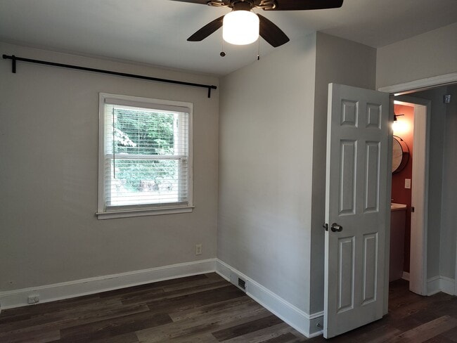 Building Photo - Move-in ready Ranch Style Home Located in ...