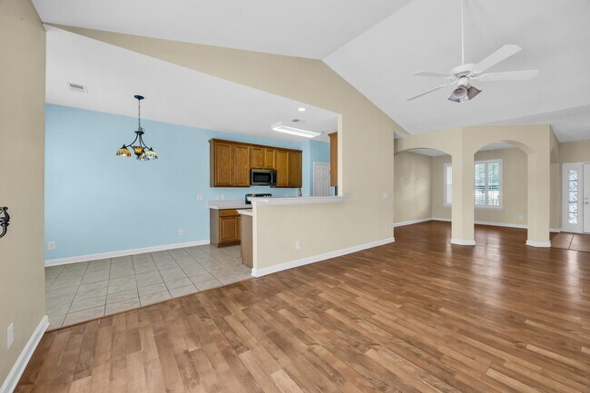 Building Photo - 101 Zinnia Dr