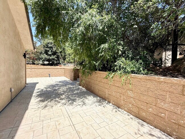 Building Photo - 1522-30 Falda Del Cerro Ct
