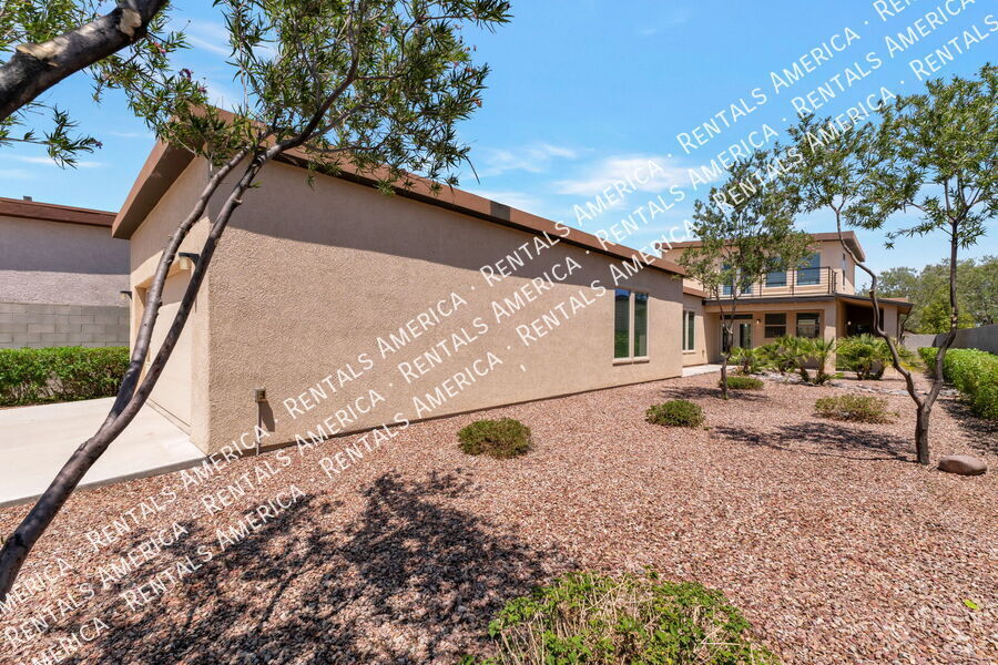 Building Photo - 922 S Fremont Ave