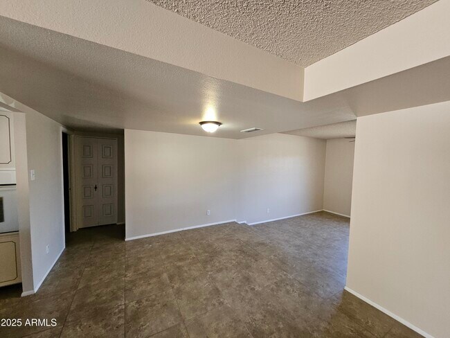 Building Photo - 4824 W Northview Ave