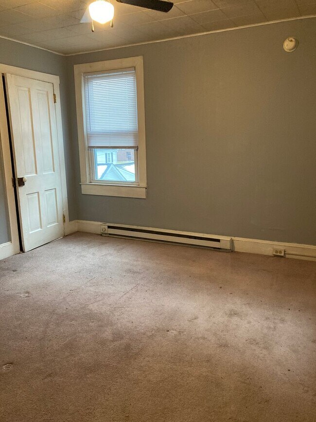 Building Photo - 1 Bedroom, 1 Bathroom Apartment In Havre d...
