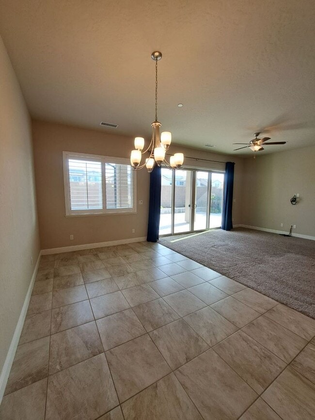 Building Photo - Beautiful 4 Bedroom Home In Clovis!