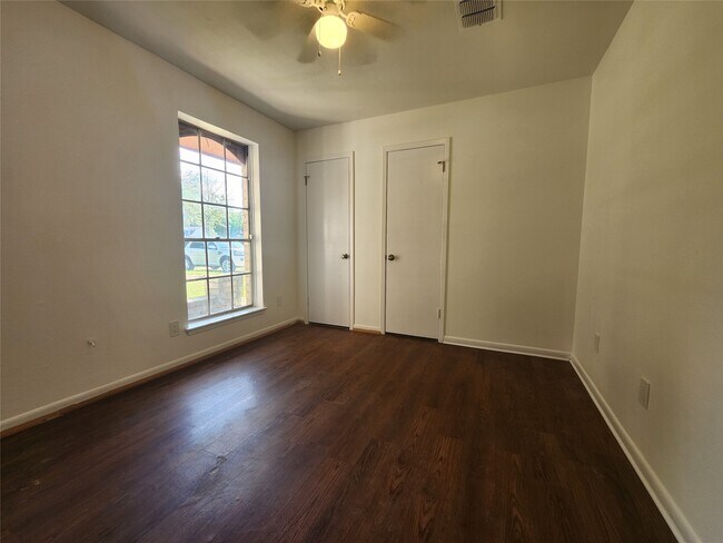 Building Photo - 1602 W Gulf Bank Rd