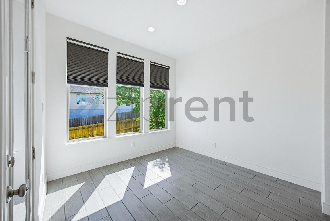 Building Photo - Unit