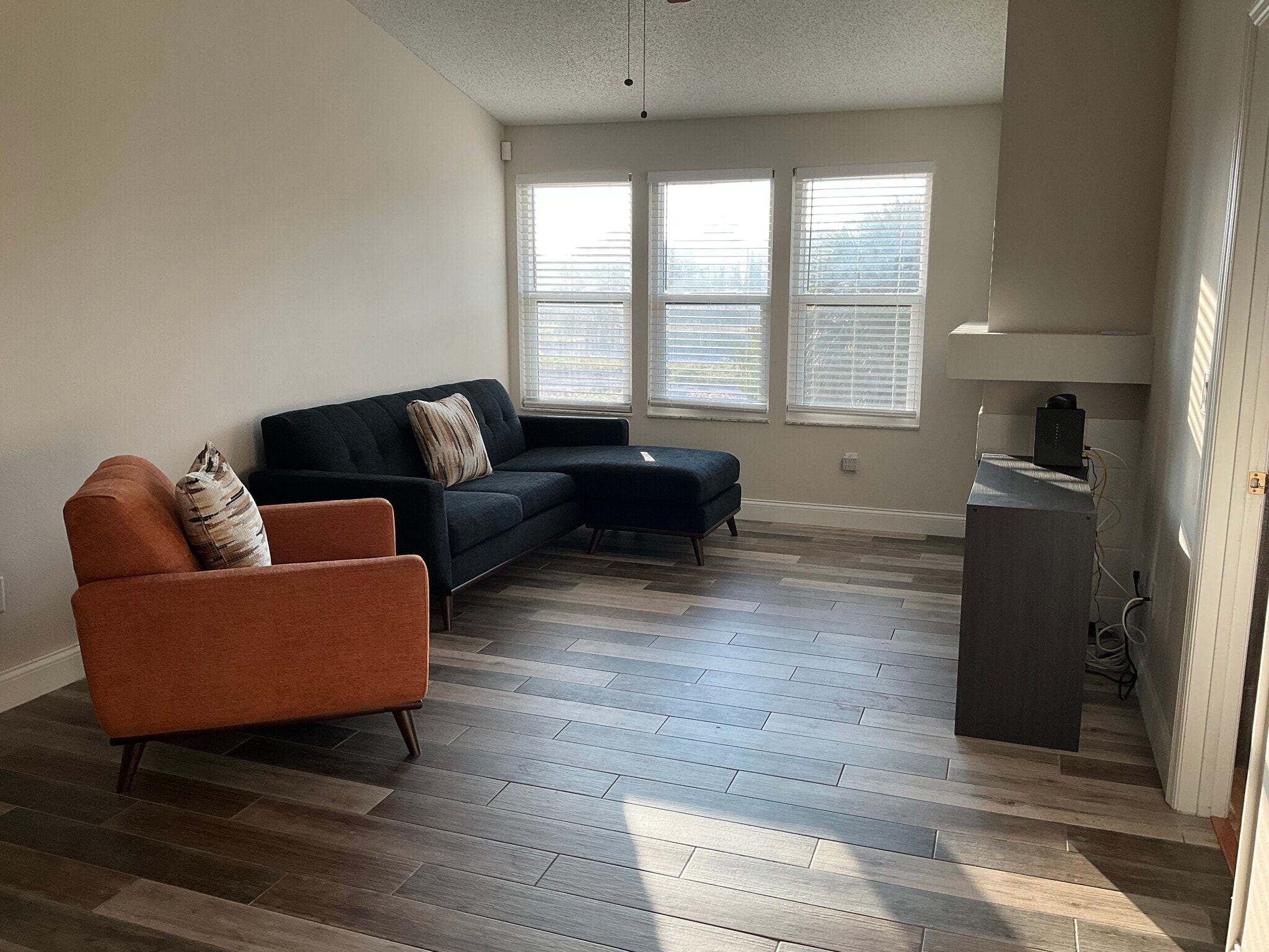 Building Photo - 9532 Darien Ave