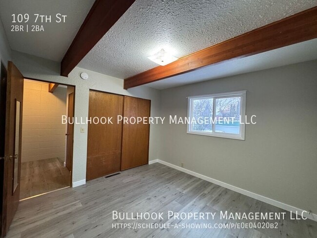 Building Photo - 109 7th St