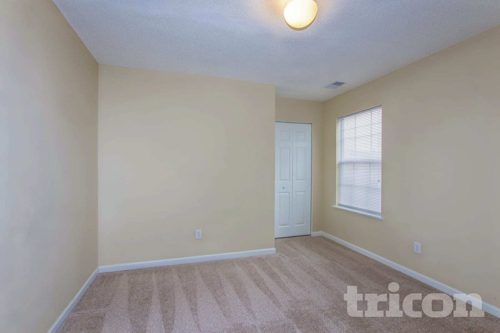 Building Photo - 104 Flyer Ct