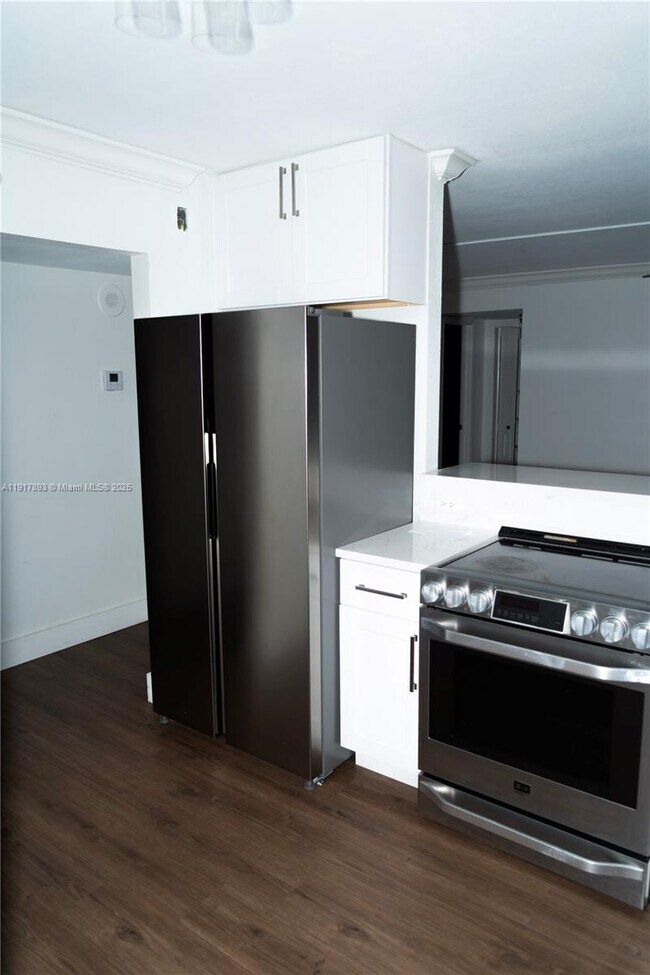 Building Photo - 105 Lake Emerald Dr